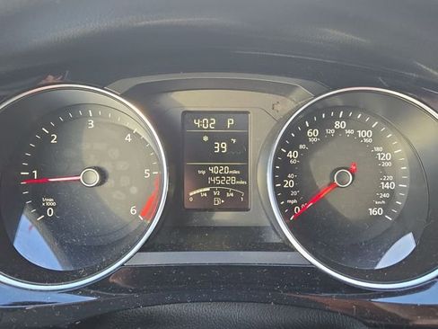 Used 2015 Volkswagen Jetta TDI SE image 9