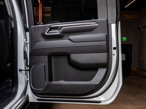 Used 2025 Chevrolet Silverado 2500 LTZ w/ Z71 Chrome Sport Edition image 39