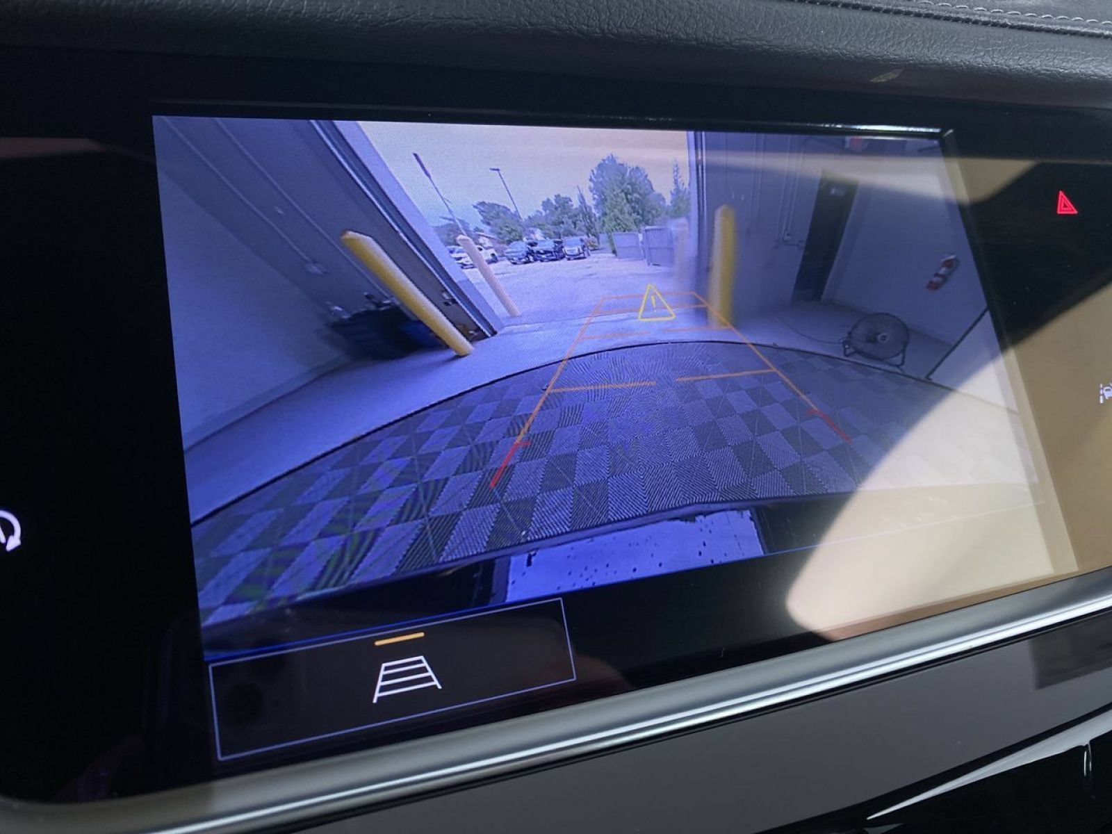 Certified 2024 Cadillac XT6 Luxury w/ LPO, Floor Liner Package AWD/4WD image 6