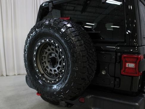 Used 2023 Jeep Wrangler Unlimited Rubicon w/ LED Lighting Group AWD/4WD image 32