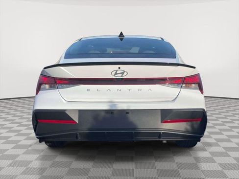 Certified 2025 Hyundai Elantra Sport FWD image 5