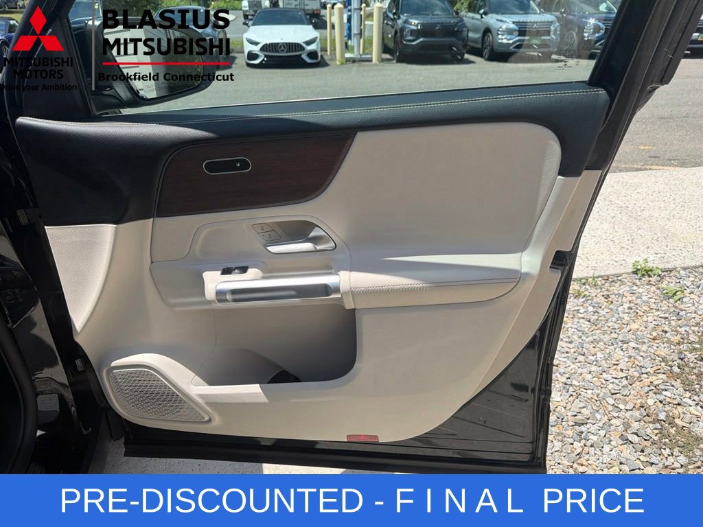 Used 2022 Mercedes-Benz GLB 250 4MATIC w/ Premium Package Lite image 61