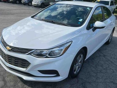 Used 2018 Chevrolet Cruze LS FWD image 4