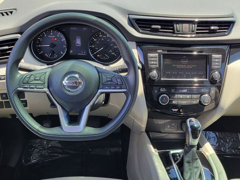 Used 2020 Nissan Rogue Sport SV FWD image 6