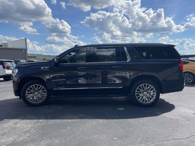 Used 2023 GMC Yukon XL SLT w/ SLT Premium Package RWD image 7