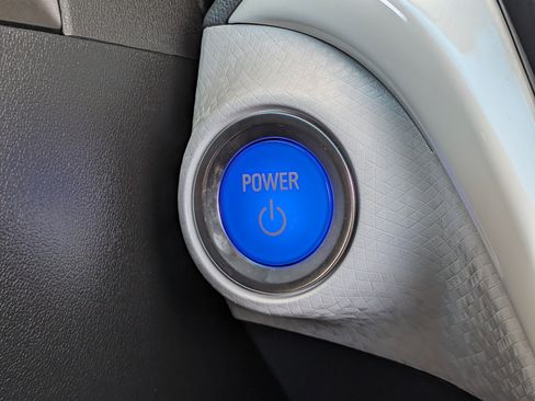 Used 2018 Chevrolet Bolt LT FWD image 31