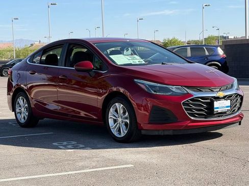 Used 2019 Chevrolet Cruze LT image 9