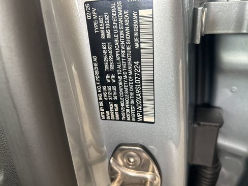 Used 2025 Porsche Macan Electric RWD image 47