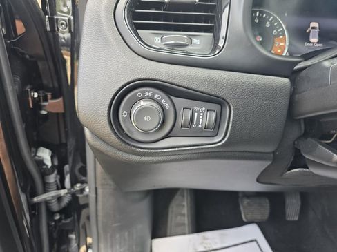 Used 2023 Jeep Renegade Altitude image 13