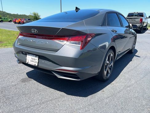 Used 2023 Hyundai Elantra SEL w/ Convenience Package FWD image 5