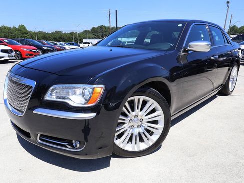 Used 2012 Chrysler 300 C Luxury Series RWD image 2