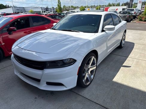 Used 2022 Dodge Charger SXT w/ Leather Interior Group RWD image 2