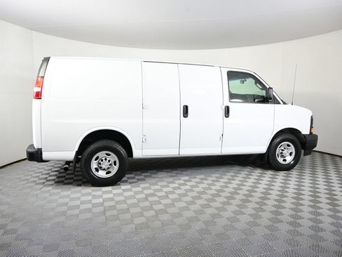 Used 2017 Chevrolet Express 3500 RWD image 7