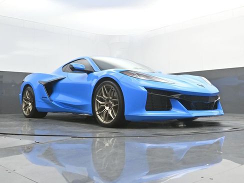 Used 2024 Chevrolet Corvette Z06 RWD image 38