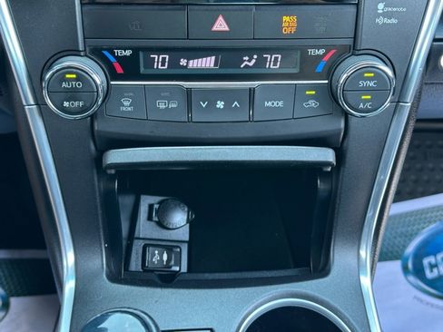 Used 2015 Toyota Camry XLE FWD image 29