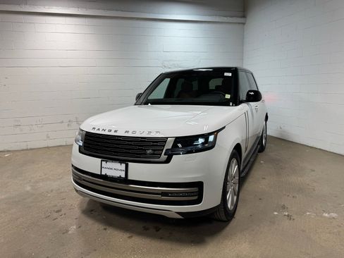 Used 2024 Land Rover Range Rover SE AWD/4WD image 2