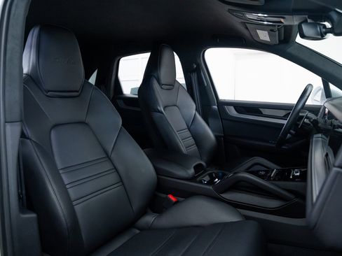 Used 2024 Porsche Cayenne Turbo image 29