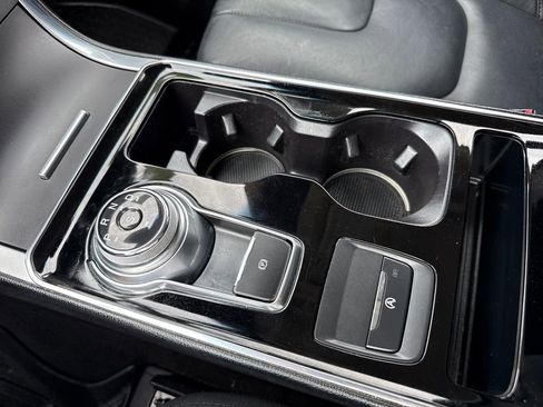 Used 2019 Ford Edge Titanium image 23