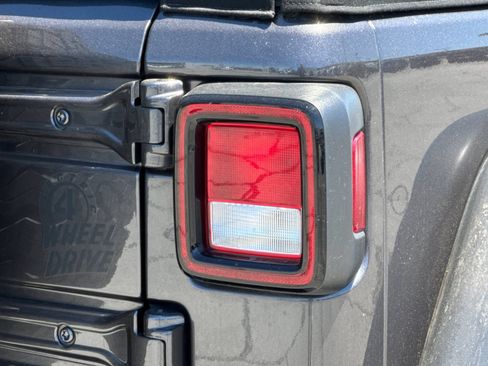 Used 2024 Jeep Wrangler Unlimited AWD/4WD image 39