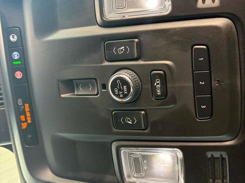 Used 2023 GMC Yukon Denali AWD/4WD image 29