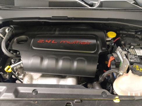 Used 2018 Jeep Compass Latitude AWD/4WD image 30