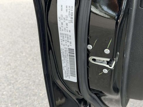 Used 2019 Jeep Cherokee Limited image 27