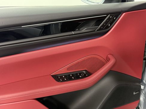 Certified 2025 Porsche Macan 4S Electric AWD/4WD image 29