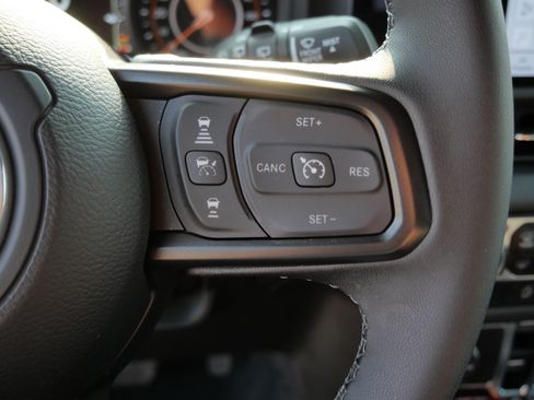 Used 2025 Jeep Wrangler Unlimited Rubicon AWD/4WD image 28