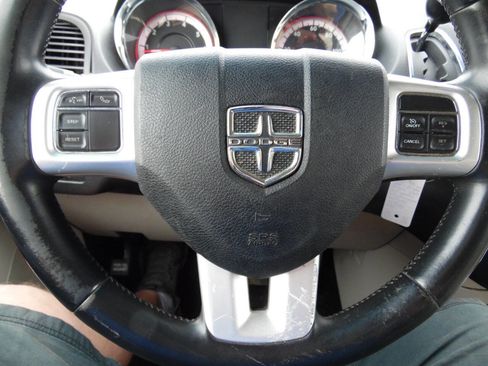 Used 2014 Dodge Grand Caravan SXT w/ UConnect Hands-Free Group image 40