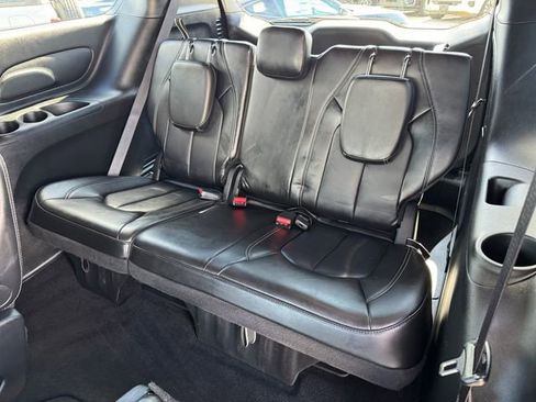 Used 2025 Chrysler Pacifica Select FWD image 18