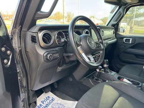 Used 2019 Jeep Wrangler Unlimited Sahara w/ Uconnect 4C Nav & Sound Group image 57