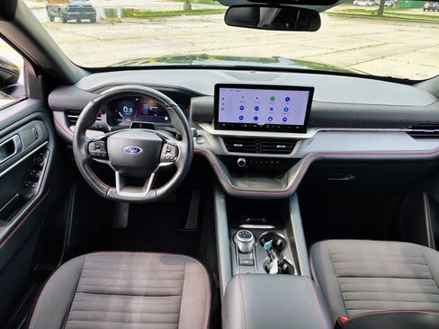 Used 2025 Ford Explorer ST-Line w/ ST-Line Street Pack AWD/4WD image 44