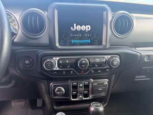 Used 2022 Jeep Wrangler Unlimited Sport AWD/4WD image 16