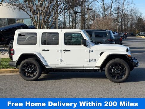 Used 2025 Jeep Wrangler Unlimited Sahara w/ Safety Group image 4