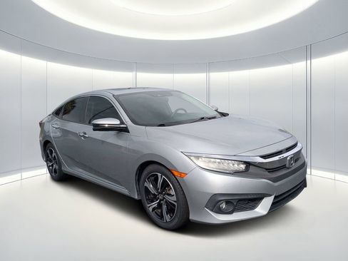 Used 2017 Honda Civic Touring image 1