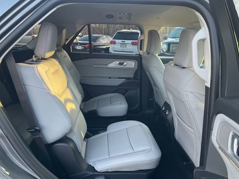 New 2026 Ford Explorer Active w/ Active Comfort Package RWD image 13