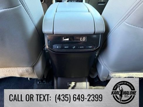 Used 2022 Toyota Highlander XLE AWD/4WD image 29
