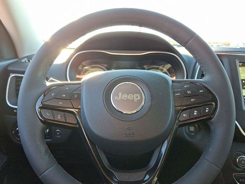 Used 2023 Jeep Cherokee Altitude Lux image 18