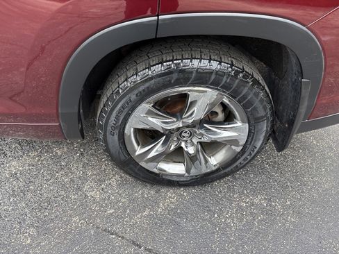 Used 2017 Toyota Highlander AWD V6 image 31