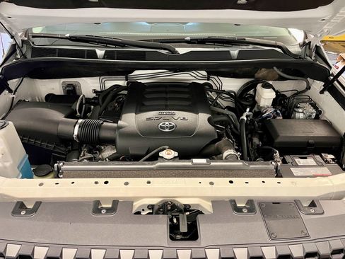 Used 2018 Toyota Tundra SR5 w/ TRD Off Road Package AWD/4WD image 23