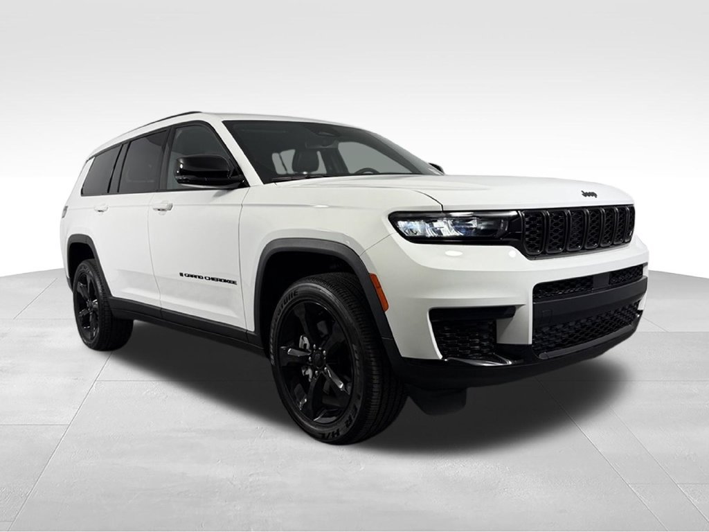 Used 2024 Jeep Grand Cherokee L Altitude RWD image 6