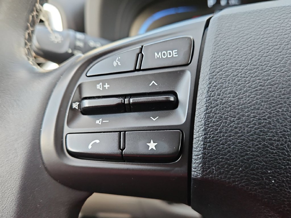 Used 2025 Hyundai Venue SEL FWD image 21