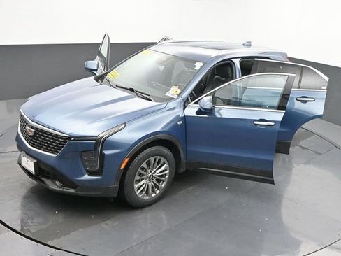 Used 2025 Cadillac XT4 Premium Luxury image 60
