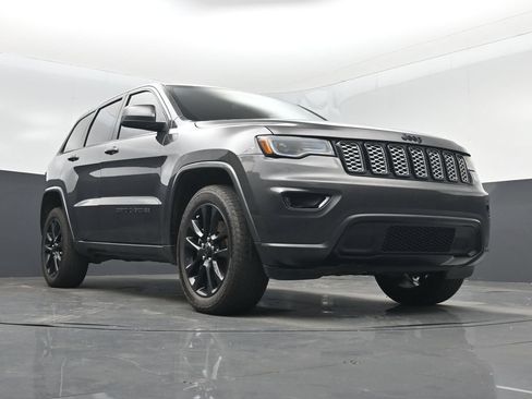 Used 2021 Jeep Grand Cherokee Laredo X AWD/4WD image 32