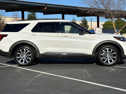 Used 2025 Ford Explorer ST-Line RWD image 10