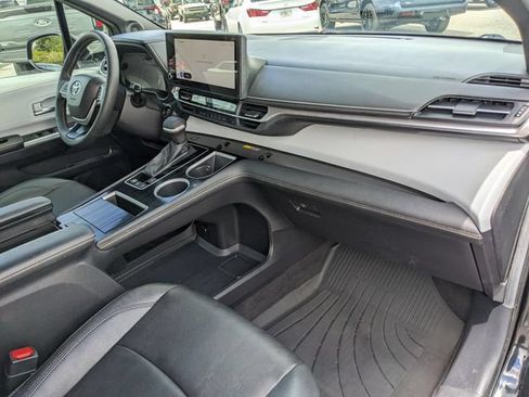 Used 2025 Toyota Sienna XSE w/ XSE Plus Package FWD image 14