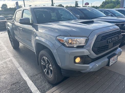 Used 2019 Toyota Tacoma TRD Sport AWD/4WD image 1