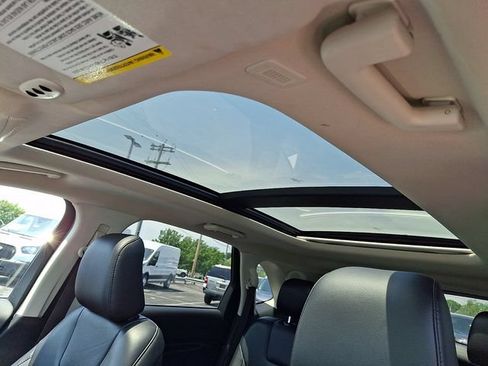 Used 2020 Ford Edge Titanium FWD image 16