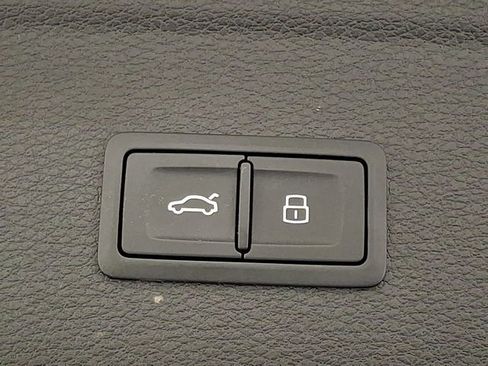 Used 2020 Audi Q5 2.0T Titanium Premium Plus w/ Premium Plus Package image 29