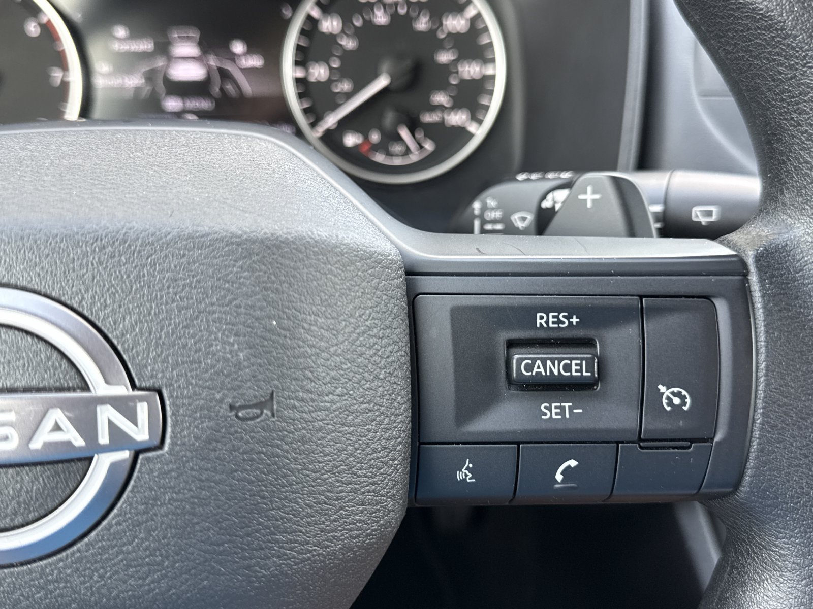 Used 2025 Nissan Rogue S FWD image 20
